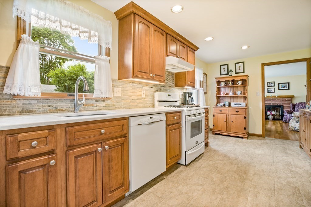 4 Marshall Road Hingham, MA 02043 - Photo 7 of 28 Gallery Image 7