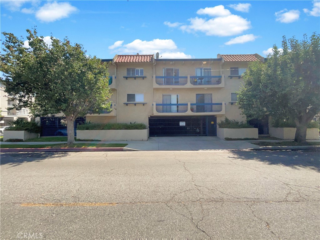 14560 Clark Street, Unit 202 Sherman Oaks, CA 91411 - Photo 1 of 18 a front view of a house with a yard
