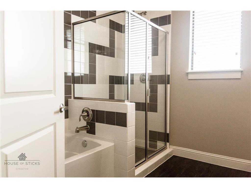 1965 Matilda Street, Unit 214 Dallas, TX 75206 - Photo 3 of 6 a bathroom with a bathtub and a sink