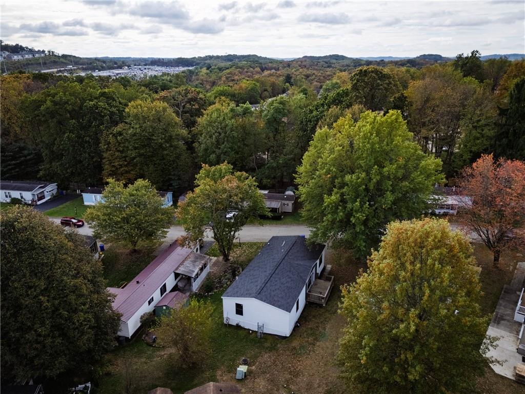 426 Perry Circle Cranberry Township, PA 16066 - Photo 33 of 35 an aerial view of a house with a garden
