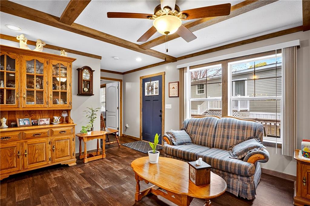 426 Perry Circle Cranberry Township, PA 16066 - Photo 5 of 35