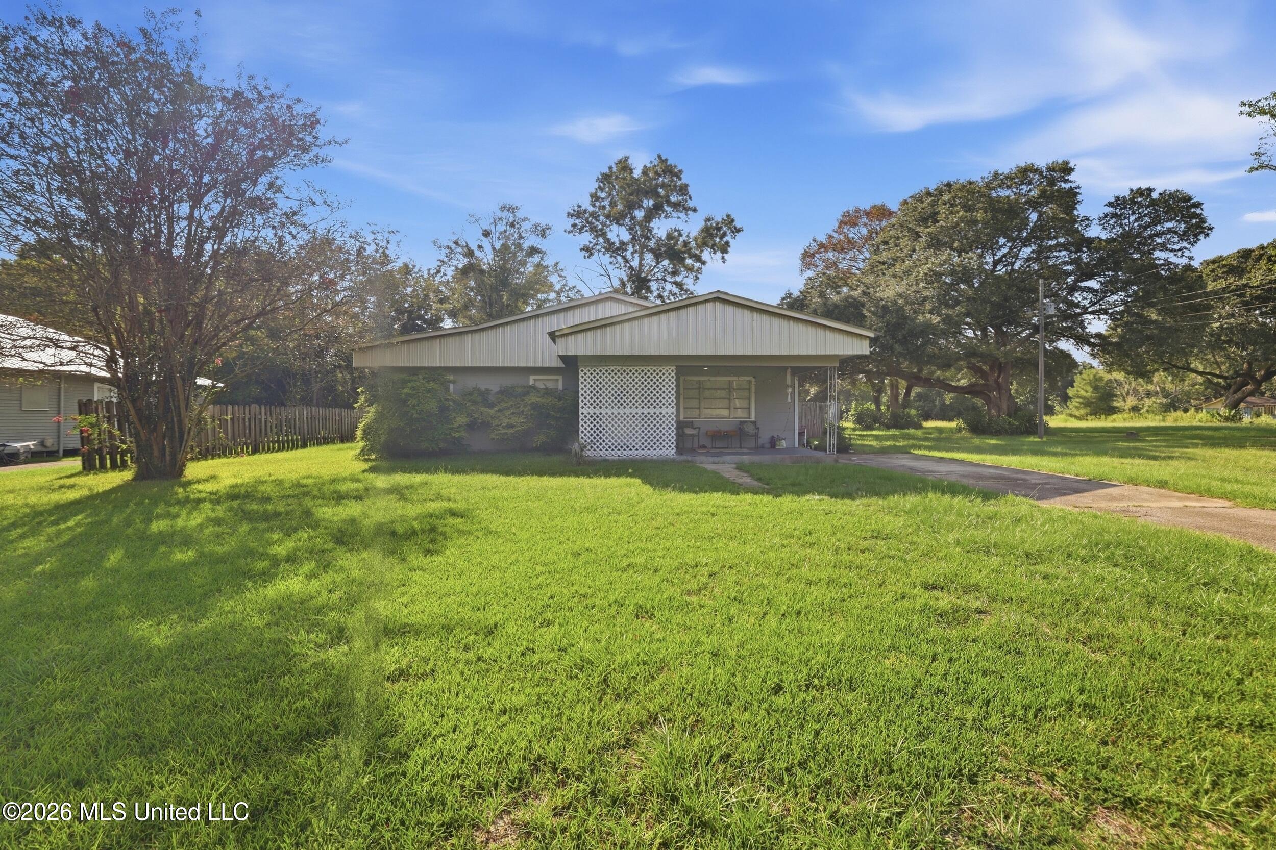 12193 Shorecrest Road, Unit A B Biloxi, MS 39532 - Photo 4 of 38 2_r6__1037