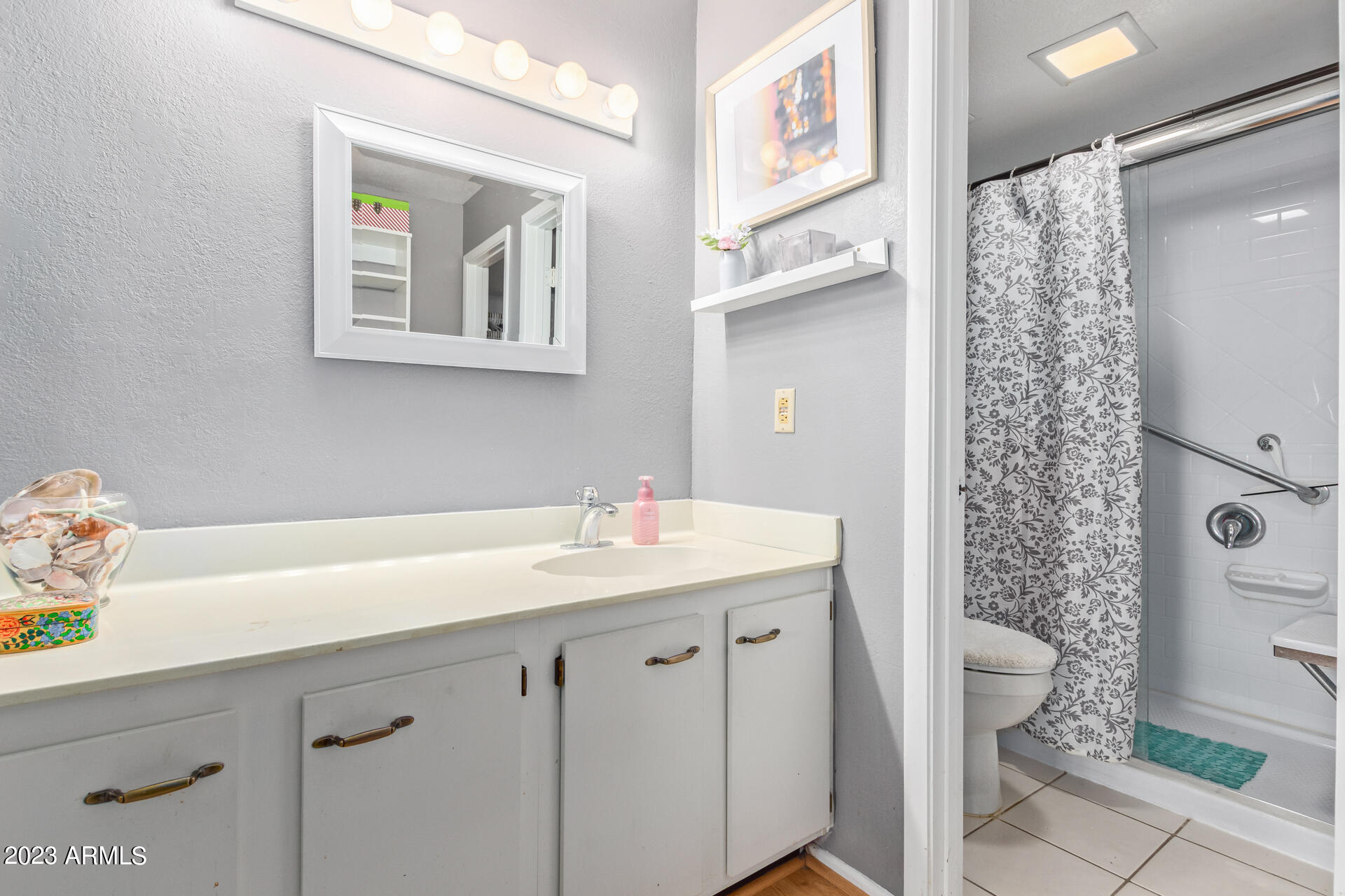 4150 East Cactus Road, Unit 106 Phoenix, AZ 85032 - Photo 10 of 18 Primary Bath