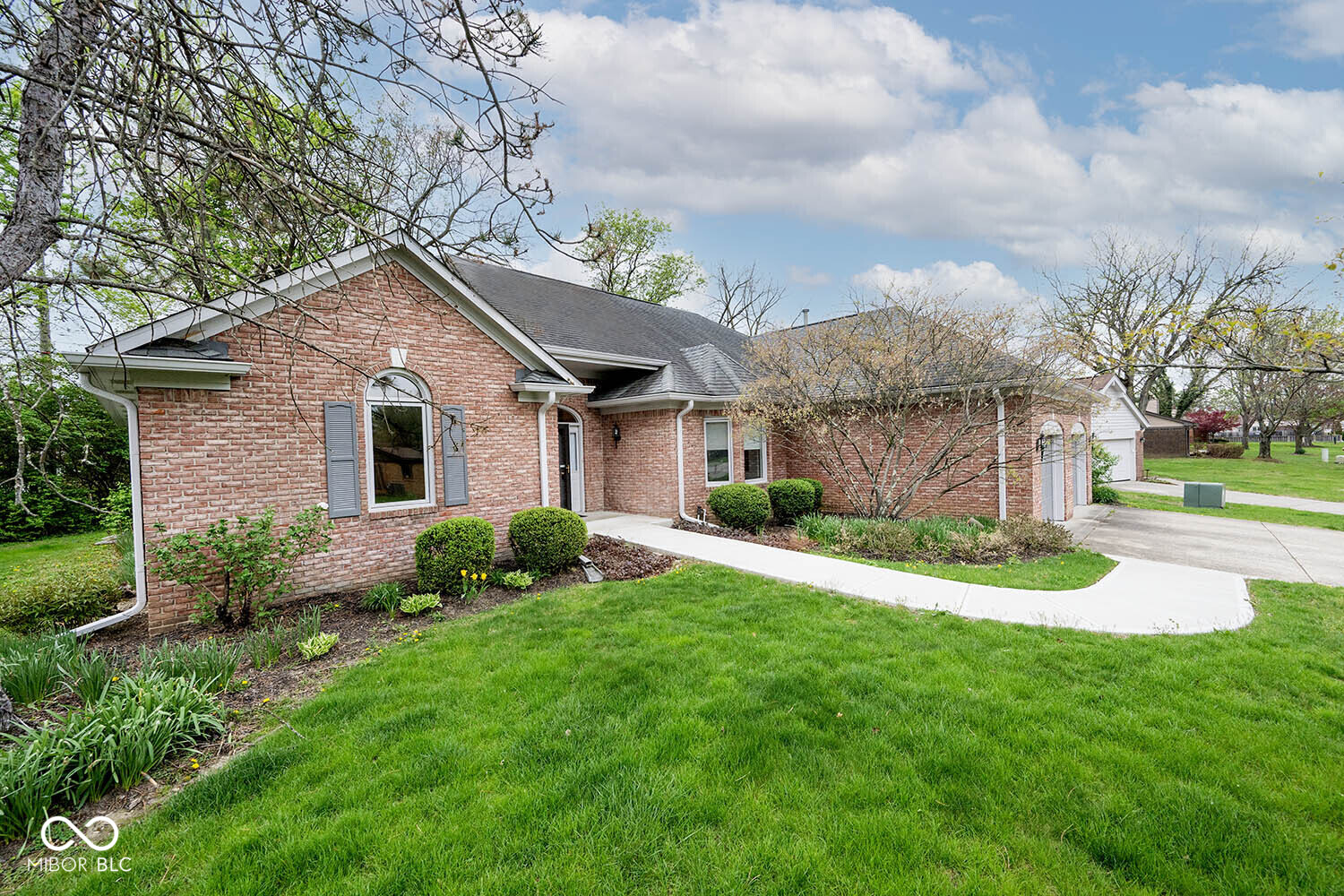 5165 Hawks Point Road Indianapolis, IN 46226 - Photo 2 of 47