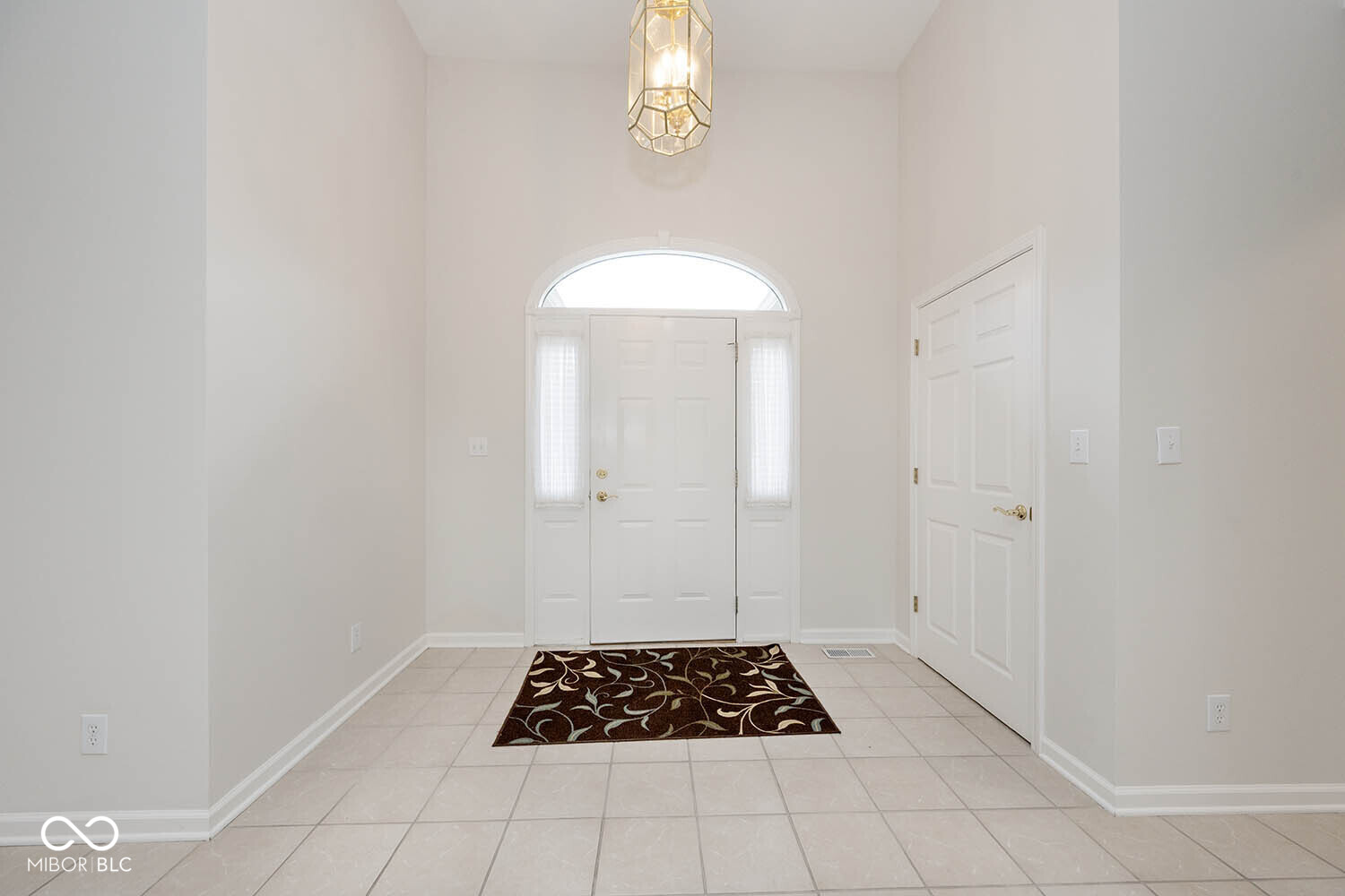 5165 Hawks Point Road Indianapolis, IN 46226 - Photo 4 of 47