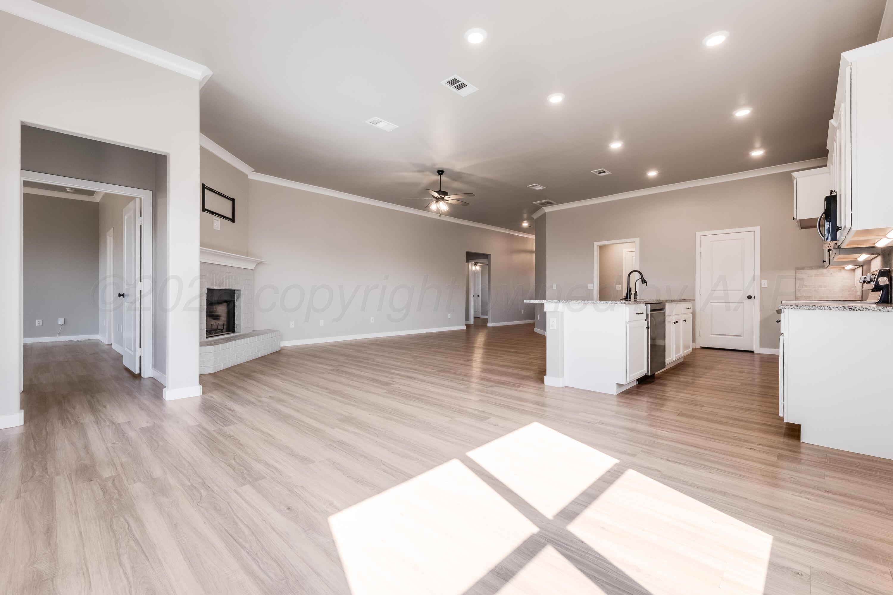 1639 Montaluse Road Amarillo, TX 79118 - Photo 11 of 31 Living and Kitchen Area - 2