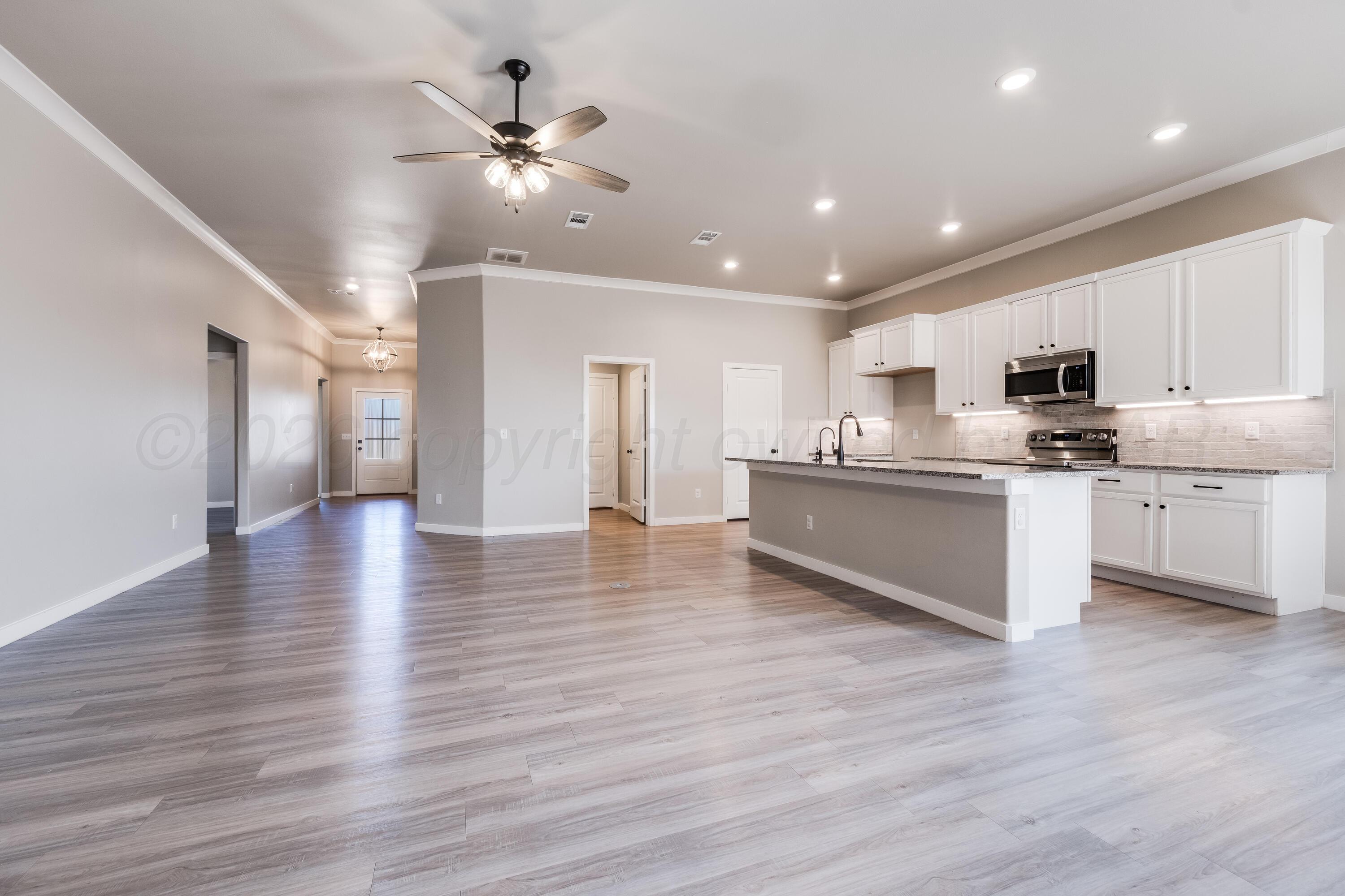 1639 Montaluse Road Amarillo, TX 79118 - Photo 12 of 31 Living and Kitchen Area - 1