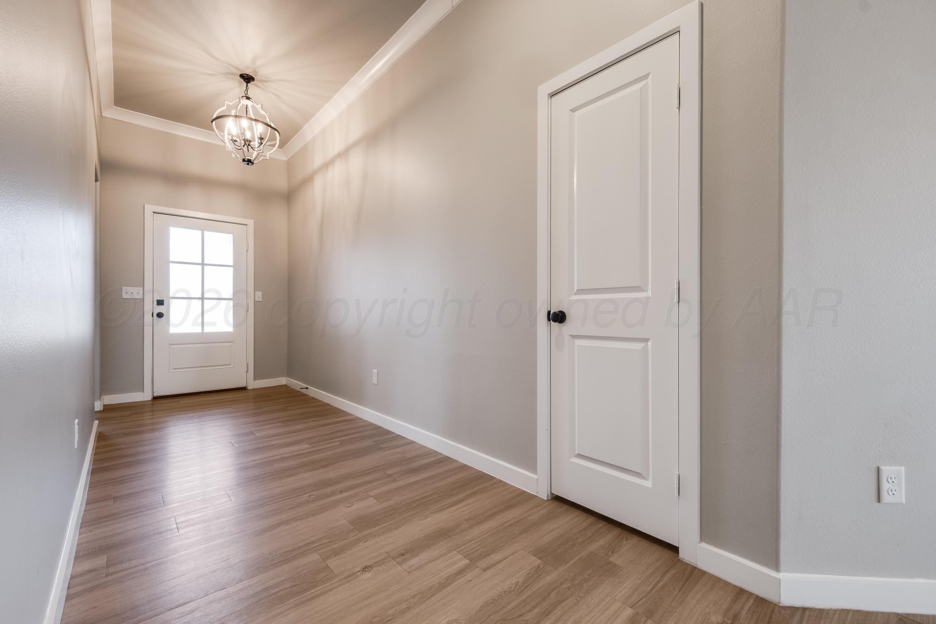 1639 Montaluse Road Amarillo, TX 79118 - Photo 3 of 31 Entryway