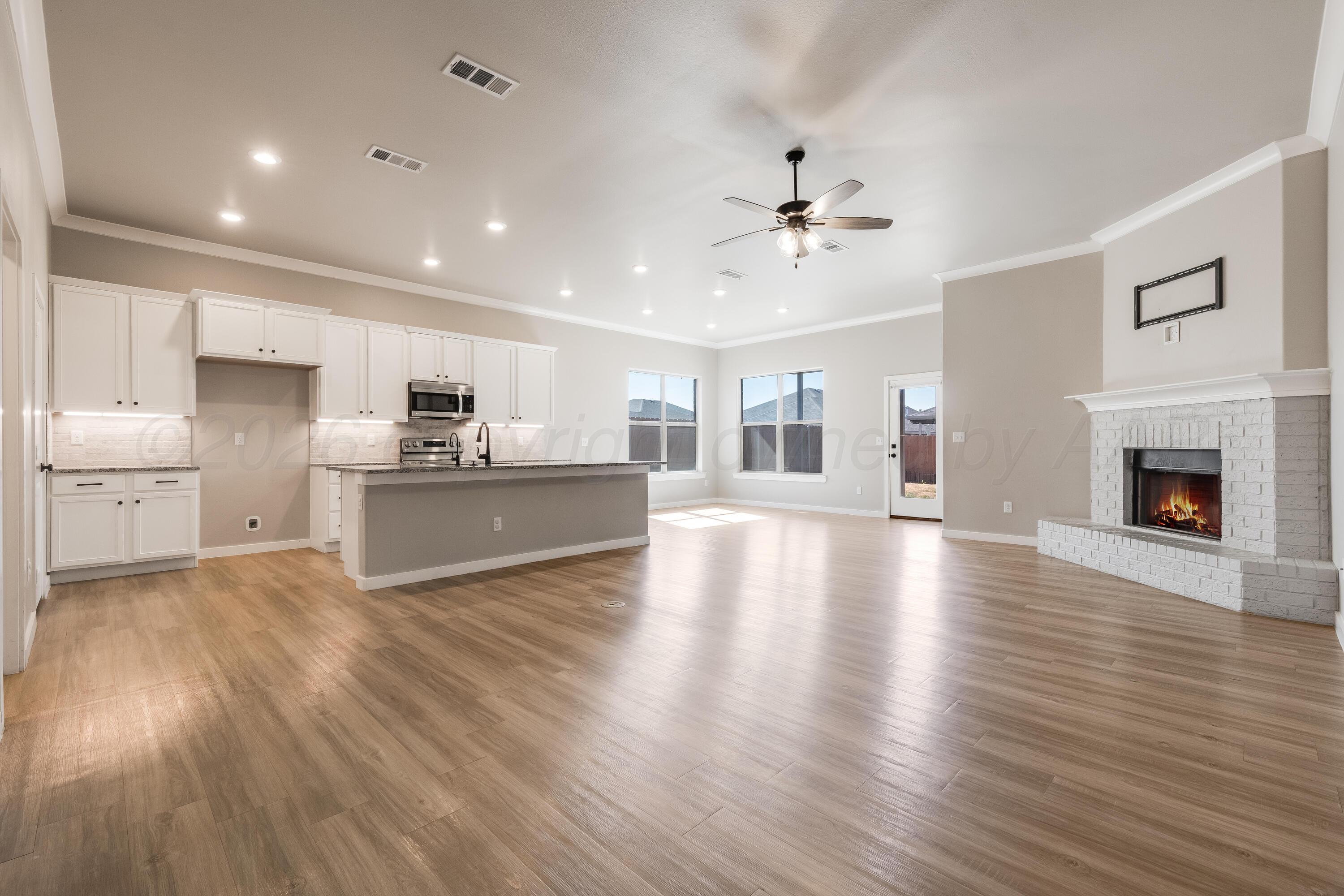 1639 Montaluse Road Amarillo, TX 79118 - Photo 4 of 31 Living Room - 1