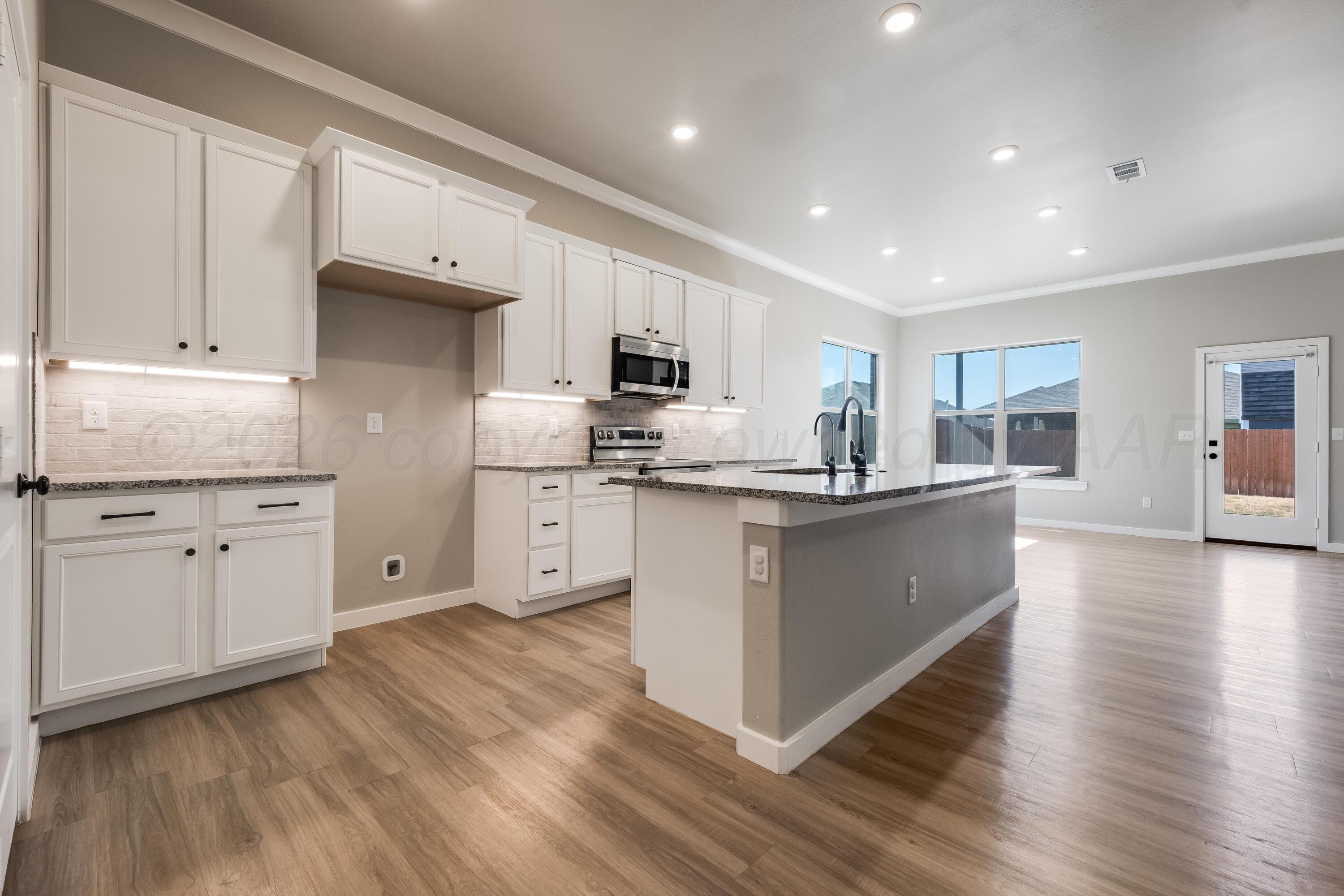 1639 Montaluse Road Amarillo, TX 79118 - Photo 6 of 31 Kitchen - 1