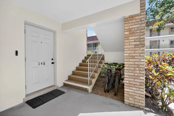 $129,900 | 5510 Tamberlane Circle, Unit 148, Palm Beach Gardens, FL 33418