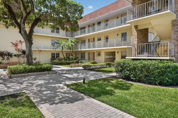 $129,900 | 5510 Tamberlane Circle, Unit 148, Palm Beach Gardens, FL 33418