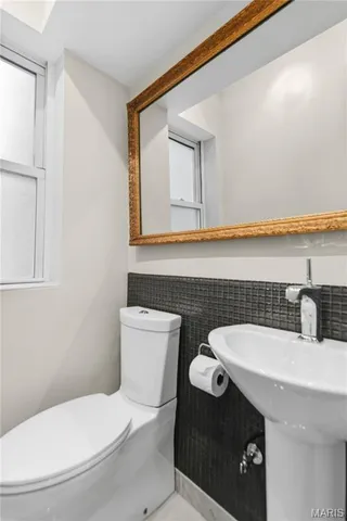 $300,000 | 709 South Skinker Boulevard, Unit 703, St. Louis, MO 63105