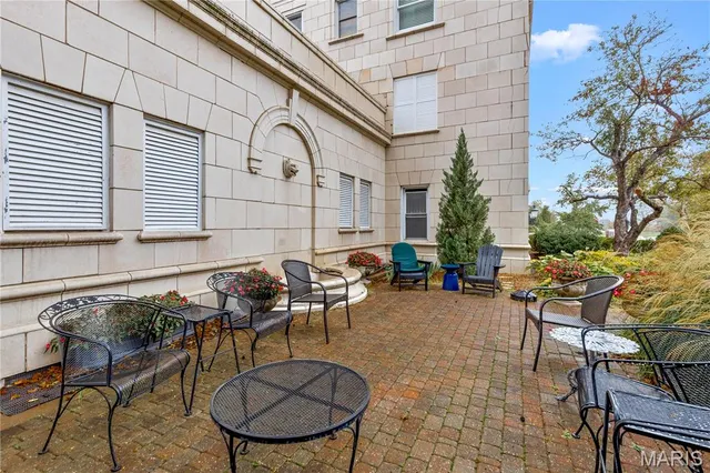 $300,000 | 709 South Skinker Boulevard, Unit 703, St. Louis, MO 63105