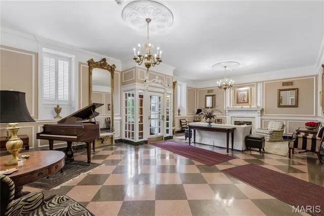 $300,000 | 709 South Skinker Boulevard, Unit 703, St. Louis, MO 63105