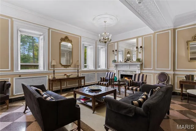 $300,000 | 709 South Skinker Boulevard, Unit 703, St. Louis, MO 63105