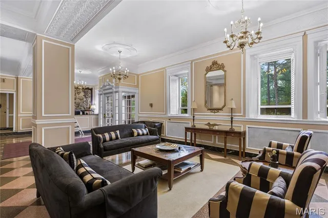 $300,000 | 709 South Skinker Boulevard, Unit 703, St. Louis, MO 63105