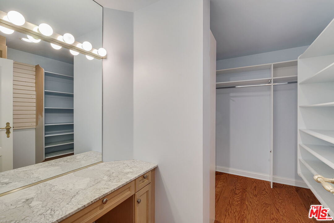 425 North Maple Drive, Unit 304 Beverly Hills, CA 90210 - Photo 20 of 26 a view of kitchen and empty room
