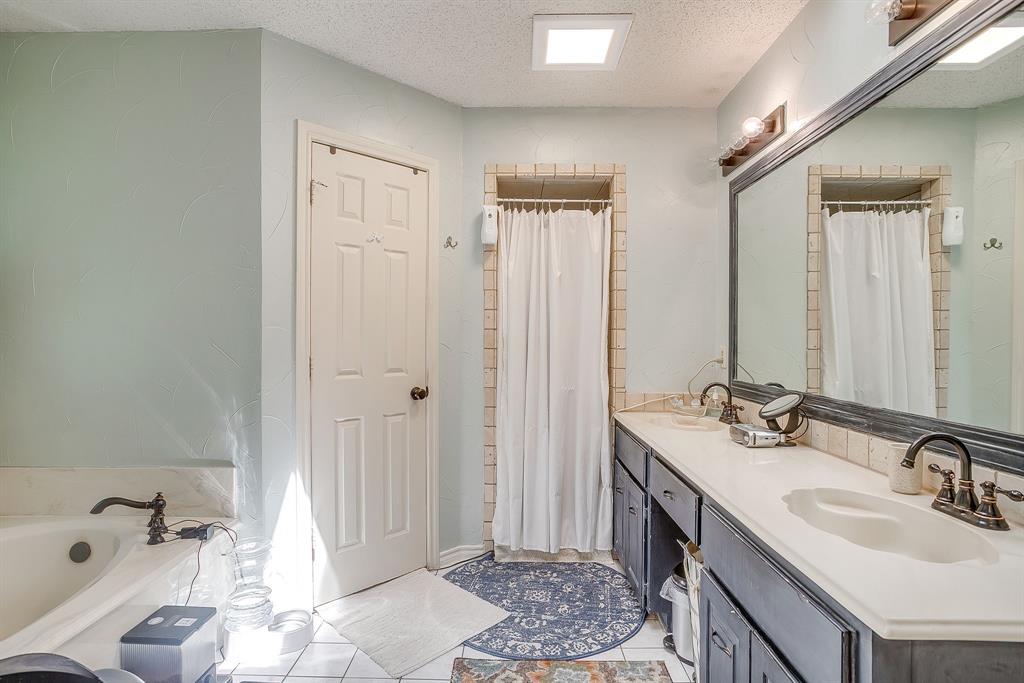 412 Inland Circle Azle, TX 76020 - Photo 11 of 20 Gallery Image 11