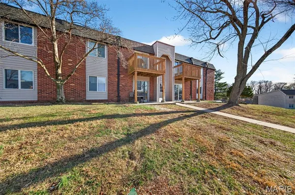 $89,900 | 5766 Westphalia Lane, Unit B, St. Louis, MO 63129