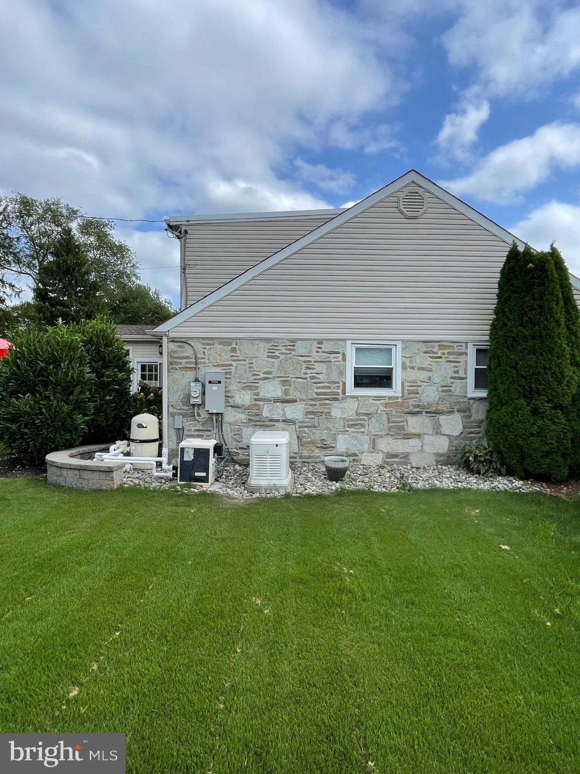 399 Lawrence Road Huntingdon Valley, PA 19006 - Photo 19 of 71 Side