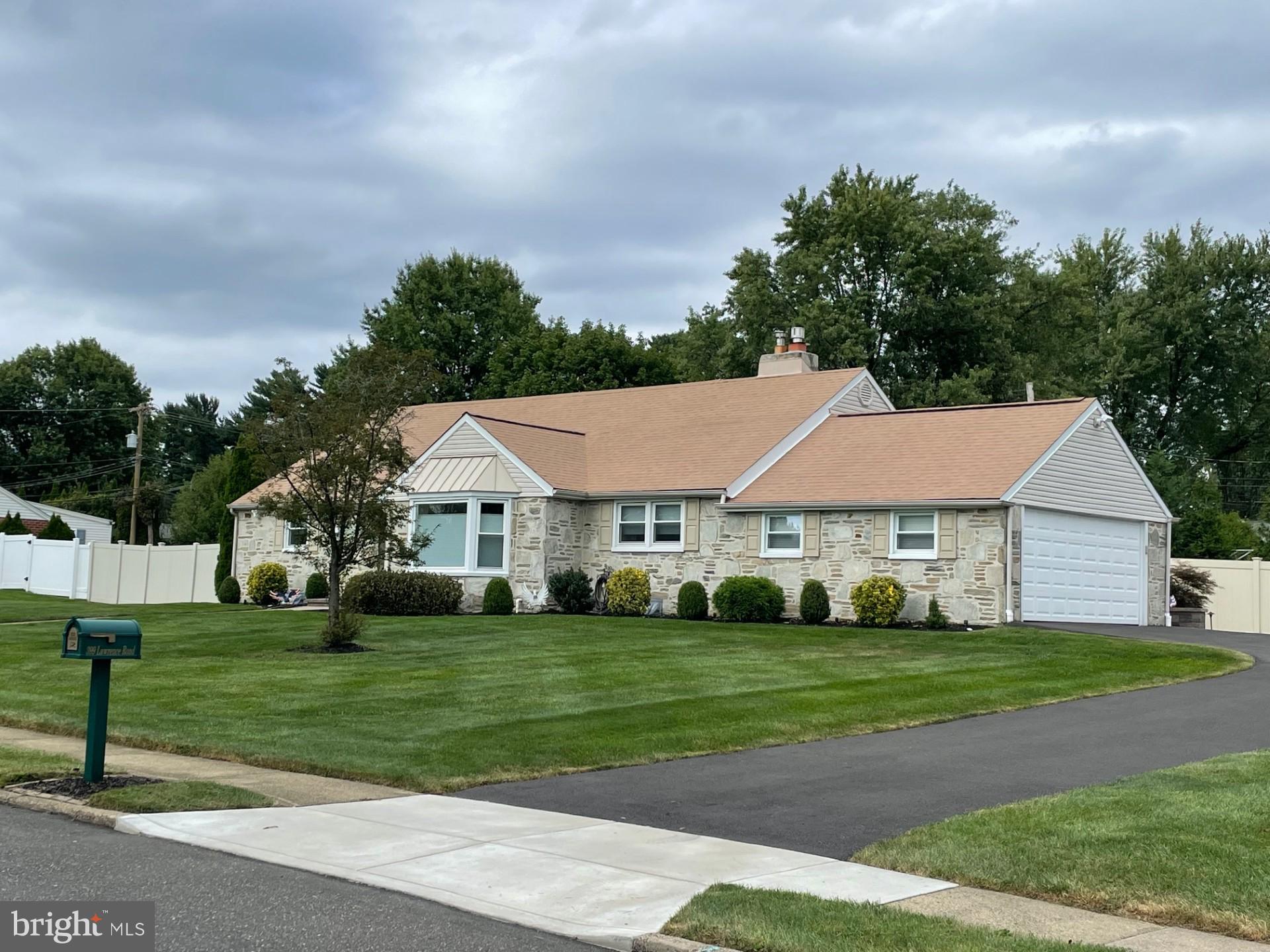 399 Lawrence Road Huntingdon Valley, PA 19006 - Photo 4 of 71 Front