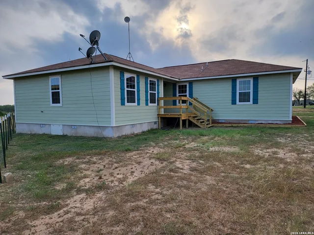 $2,100 | 250 Krystal Ray Lane, Elmendorf, TX 78112