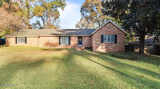 $260,000 | 223 Redbud Drive, Vicksburg, MS 39180