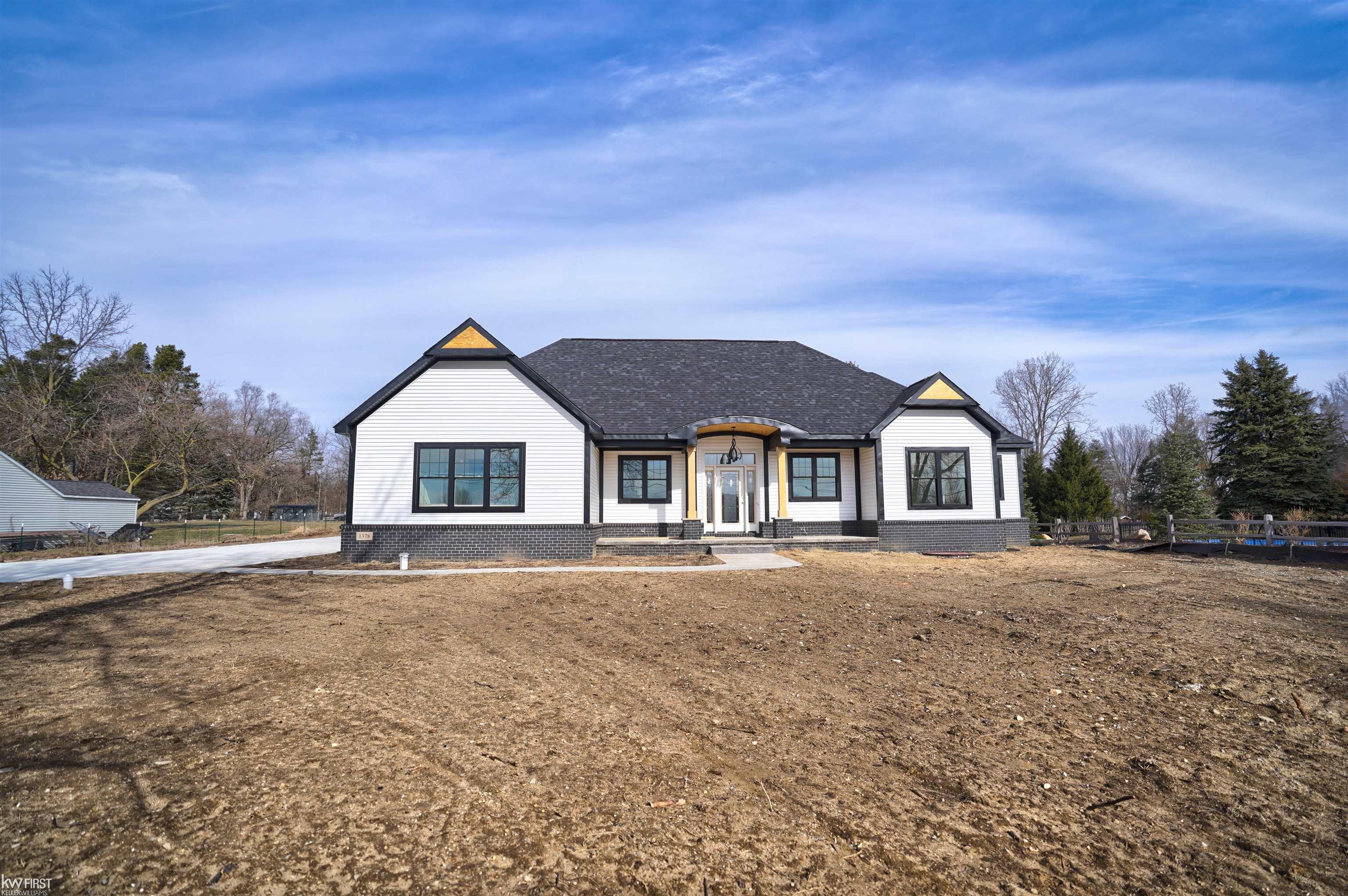 1378 Petts Road Fenton, MI 48430 - Photo 5 of 27 50102498-4.JPG