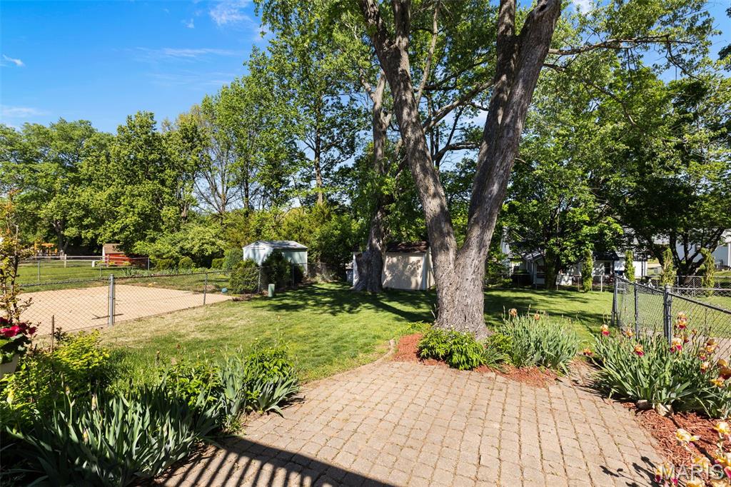 829 Forest Village Drive Ballwin, MO 63021 - Photo 23 of 33