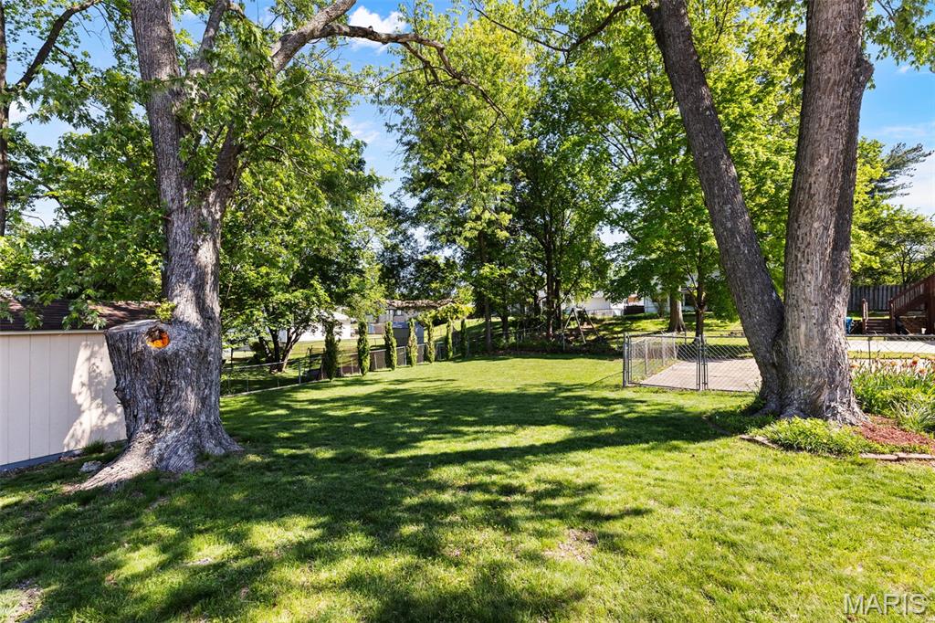 829 Forest Village Drive Ballwin, MO 63021 - Photo 24 of 33