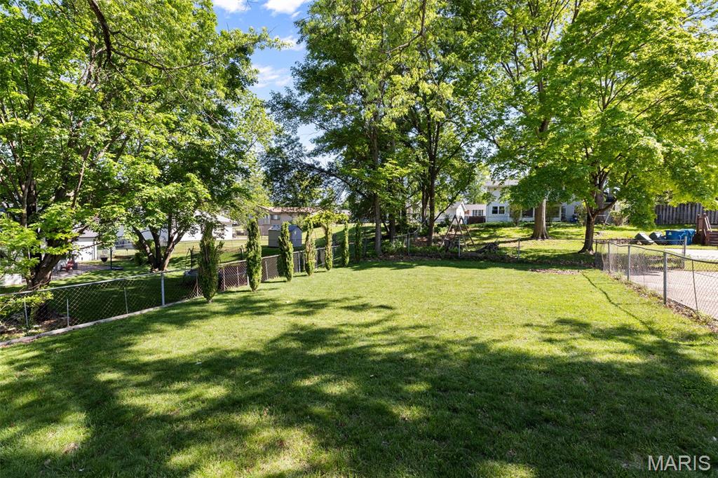 829 Forest Village Drive Ballwin, MO 63021 - Photo 25 of 33