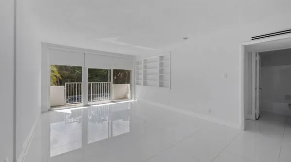 $995,000 | 401 Peruvian Avenue, Unit 2010, Palm Beach, FL 33480