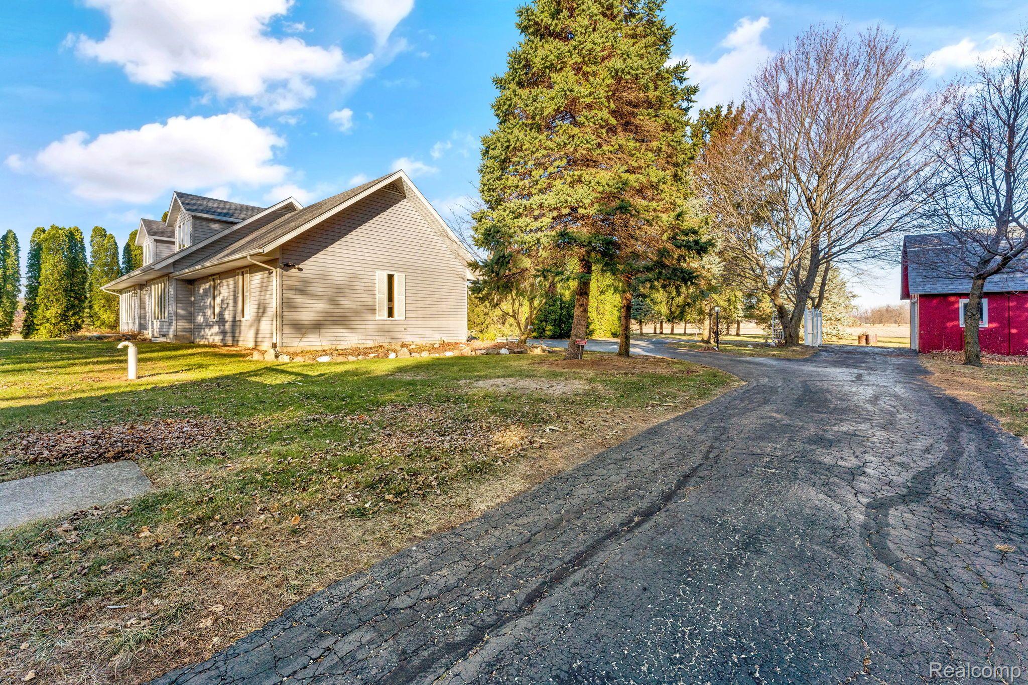 9212 West Albain Road Ida, MI 48140 - Photo 13 of 46 DRIVEWAY