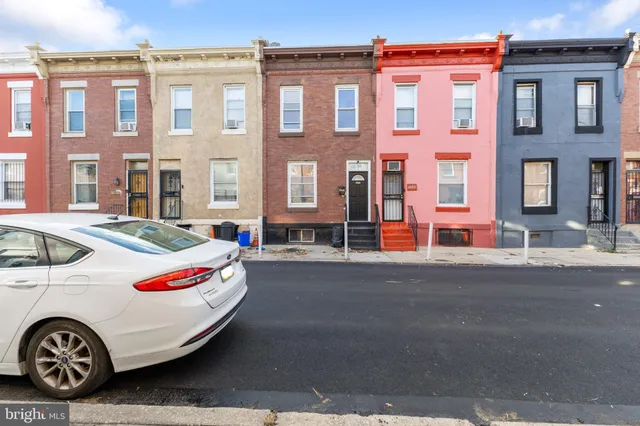a car parked in front of a building