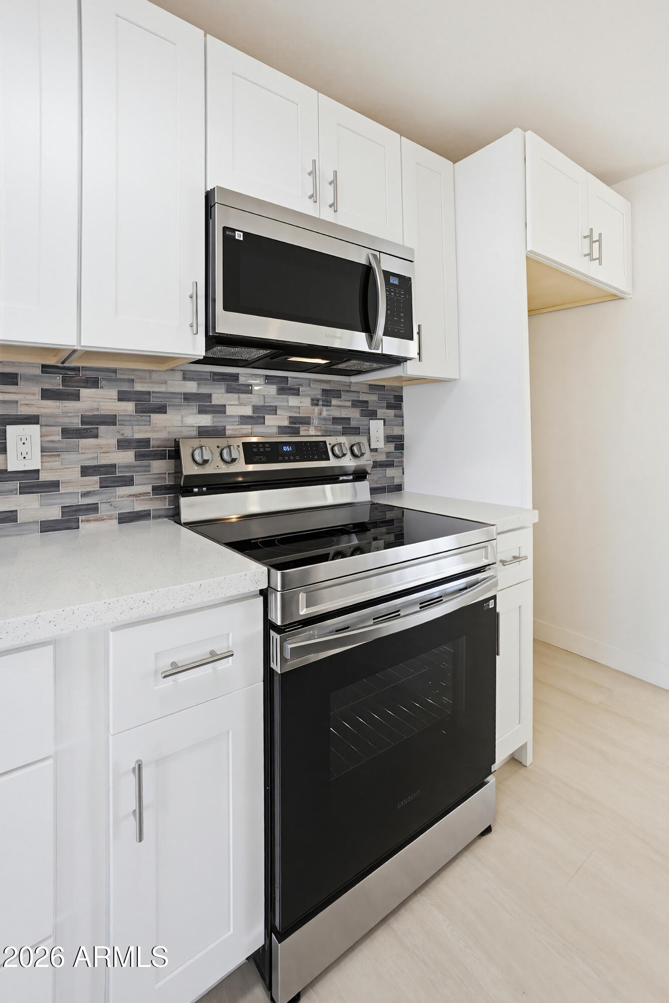7100 South La Rosa Drive Tempe, AZ 85283 - Photo 15 of 45 Brand New Stainless Steel Appliances