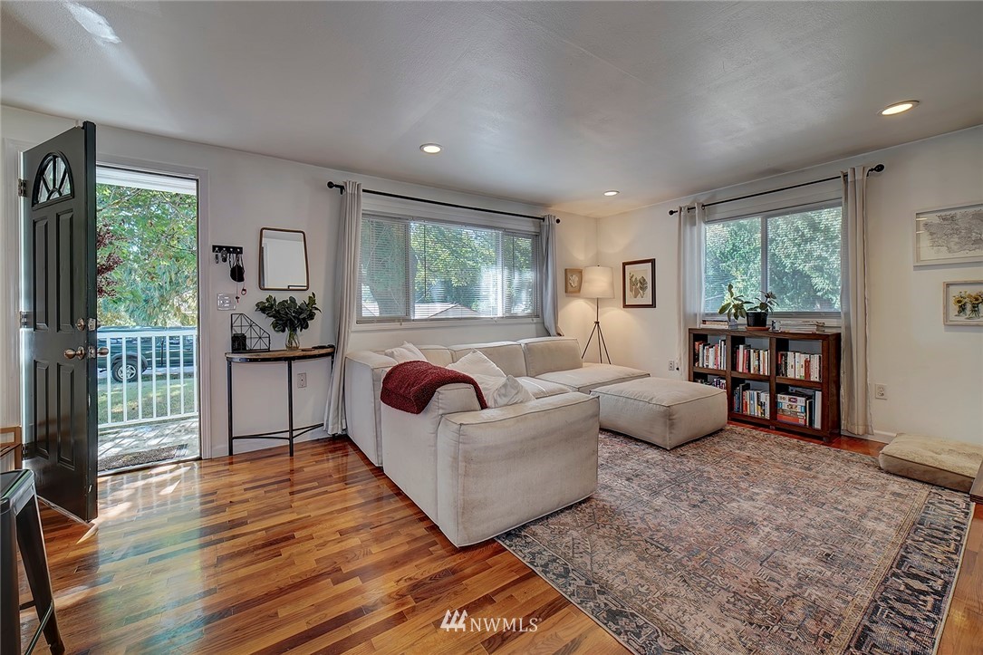 2508 Sheridan Road Bremerton, WA 98310 - Photo 10 of 28 Gallery Image 10