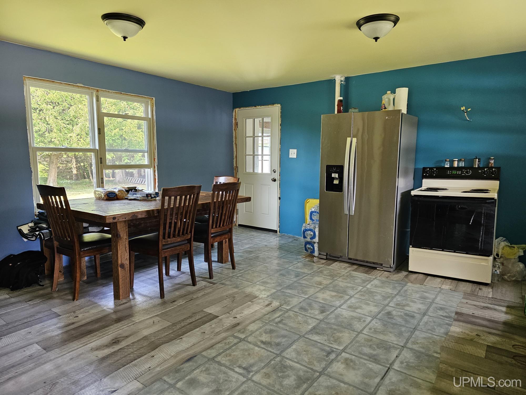 1121 North Co Road Gulliver, MI 49840 - Photo 4 of 37