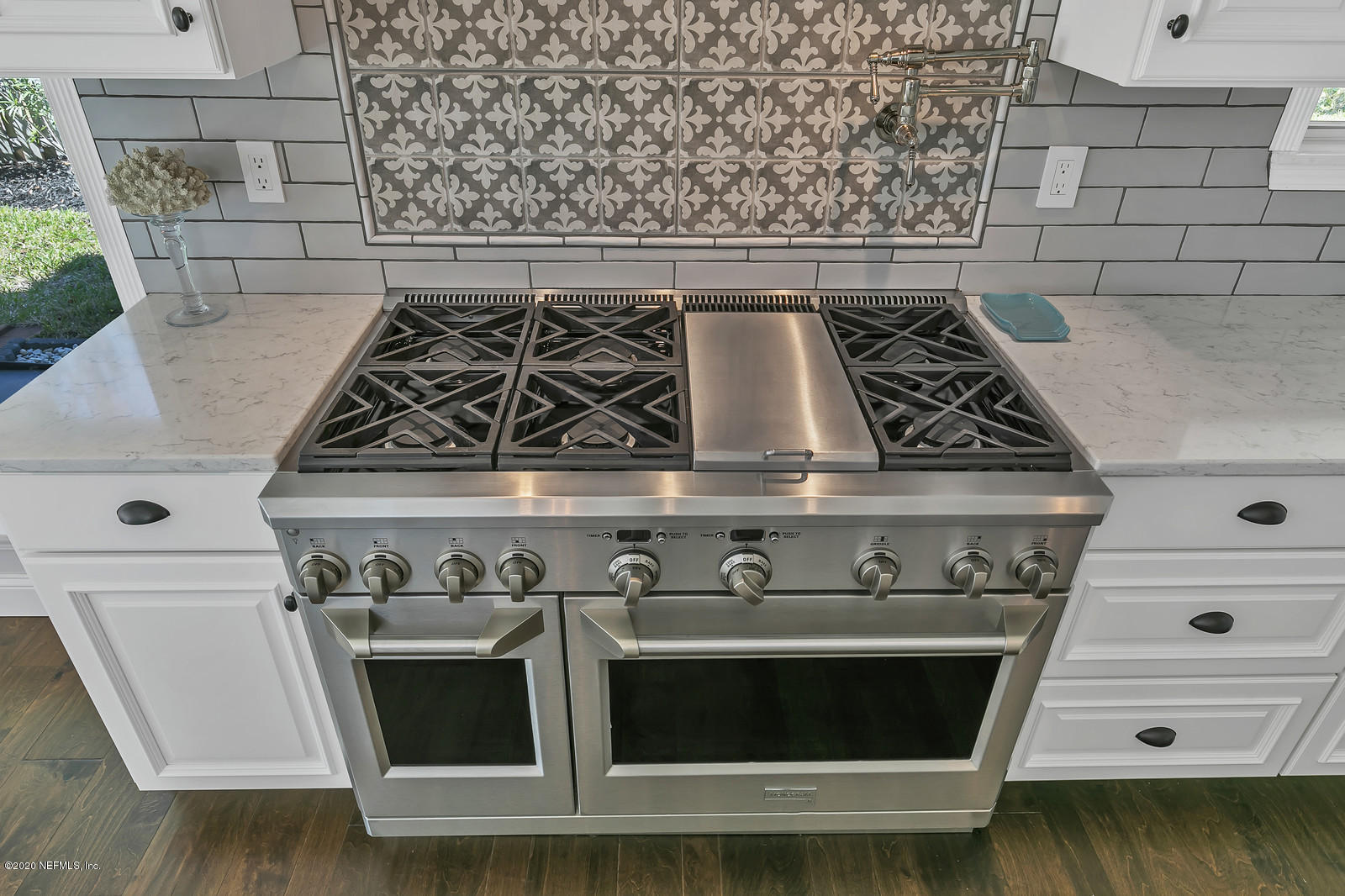 100 River's Edge Road North St. Augustine, FL 32092 - Photo 31 of 67 a close view of stove top oven