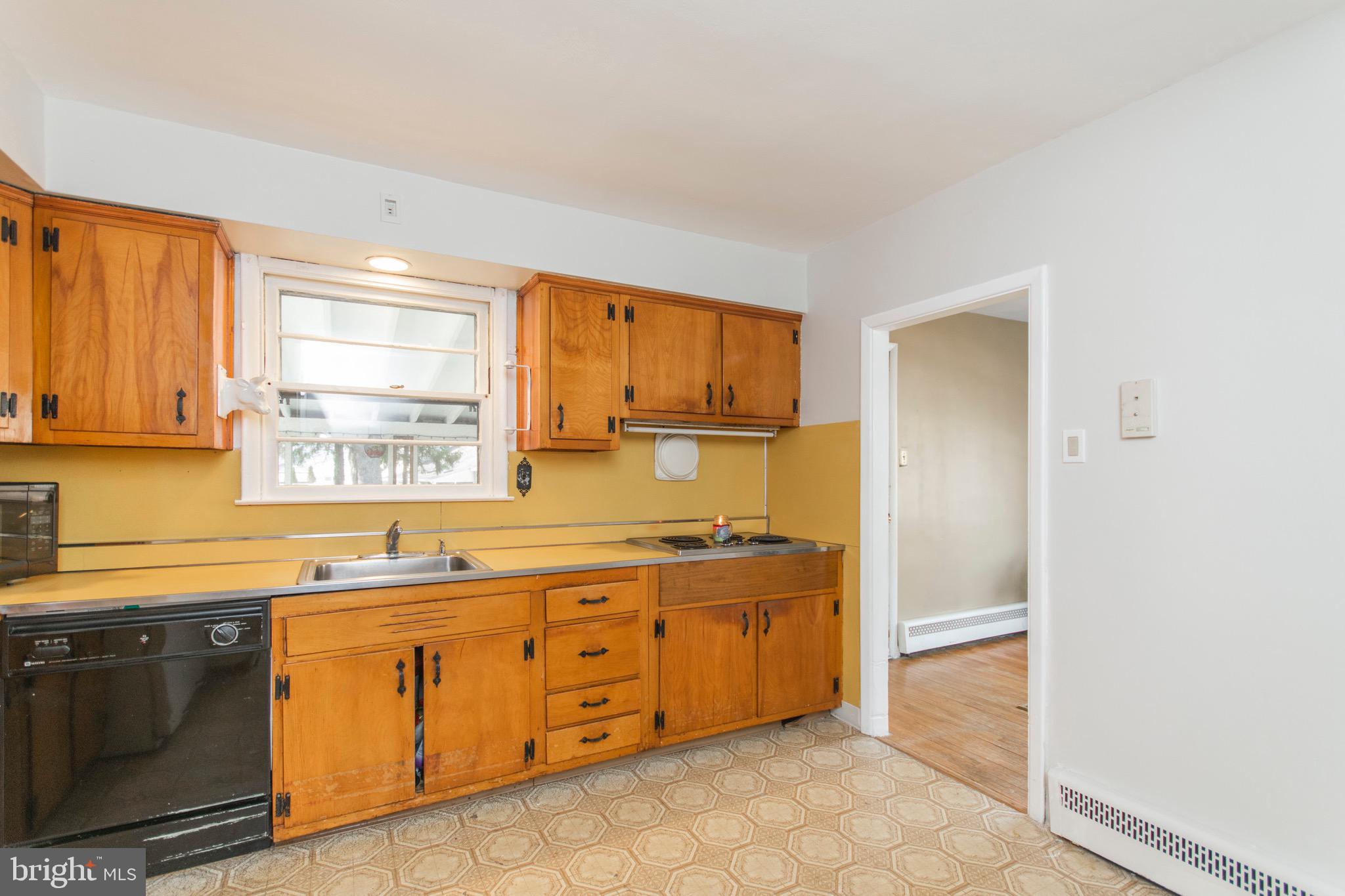 1074 Anna Road Huntingdon Valley, PA 19006 - Photo 12 of 35