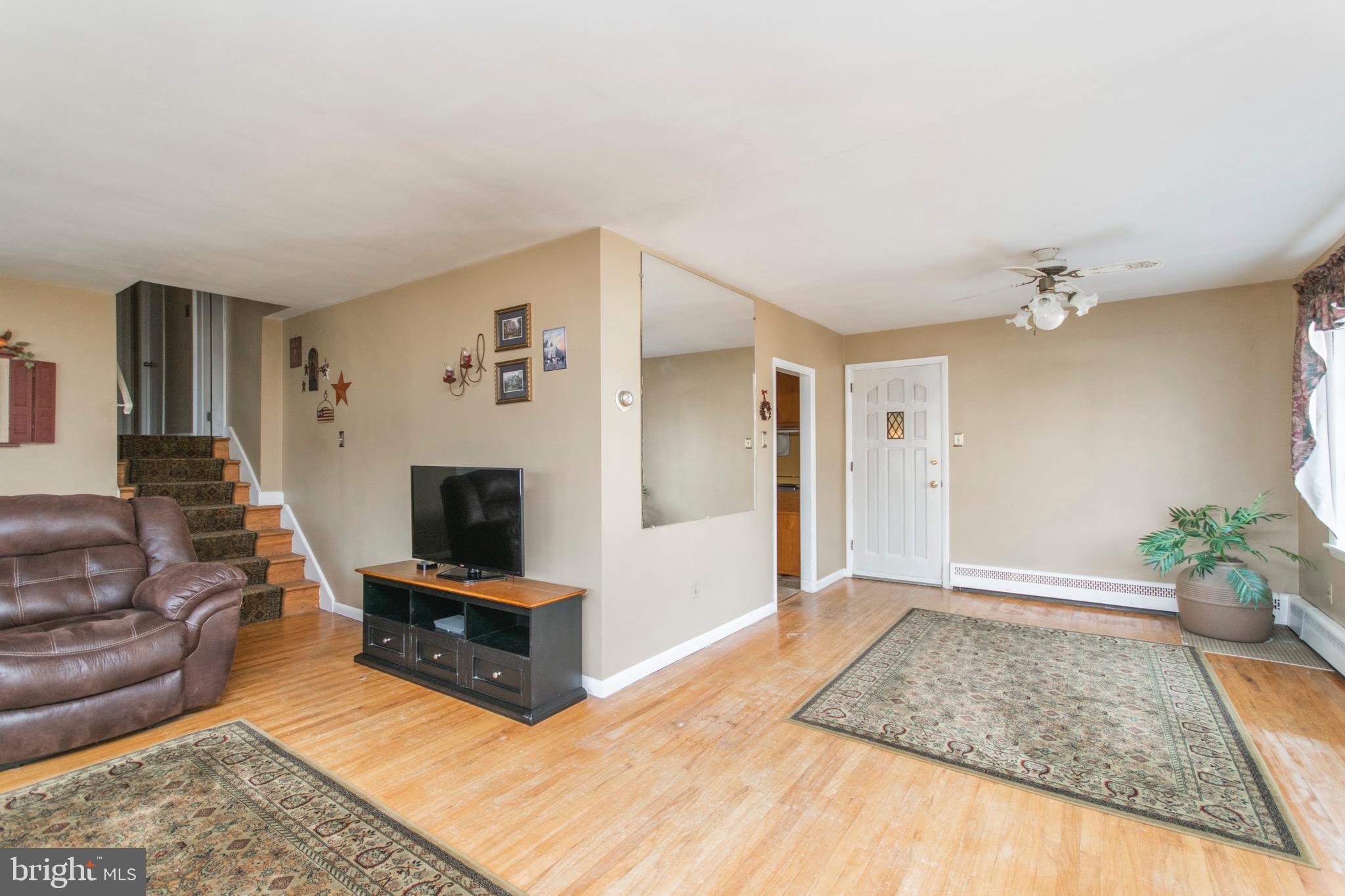 1074 Anna Road Huntingdon Valley, PA 19006 - Photo 5 of 35