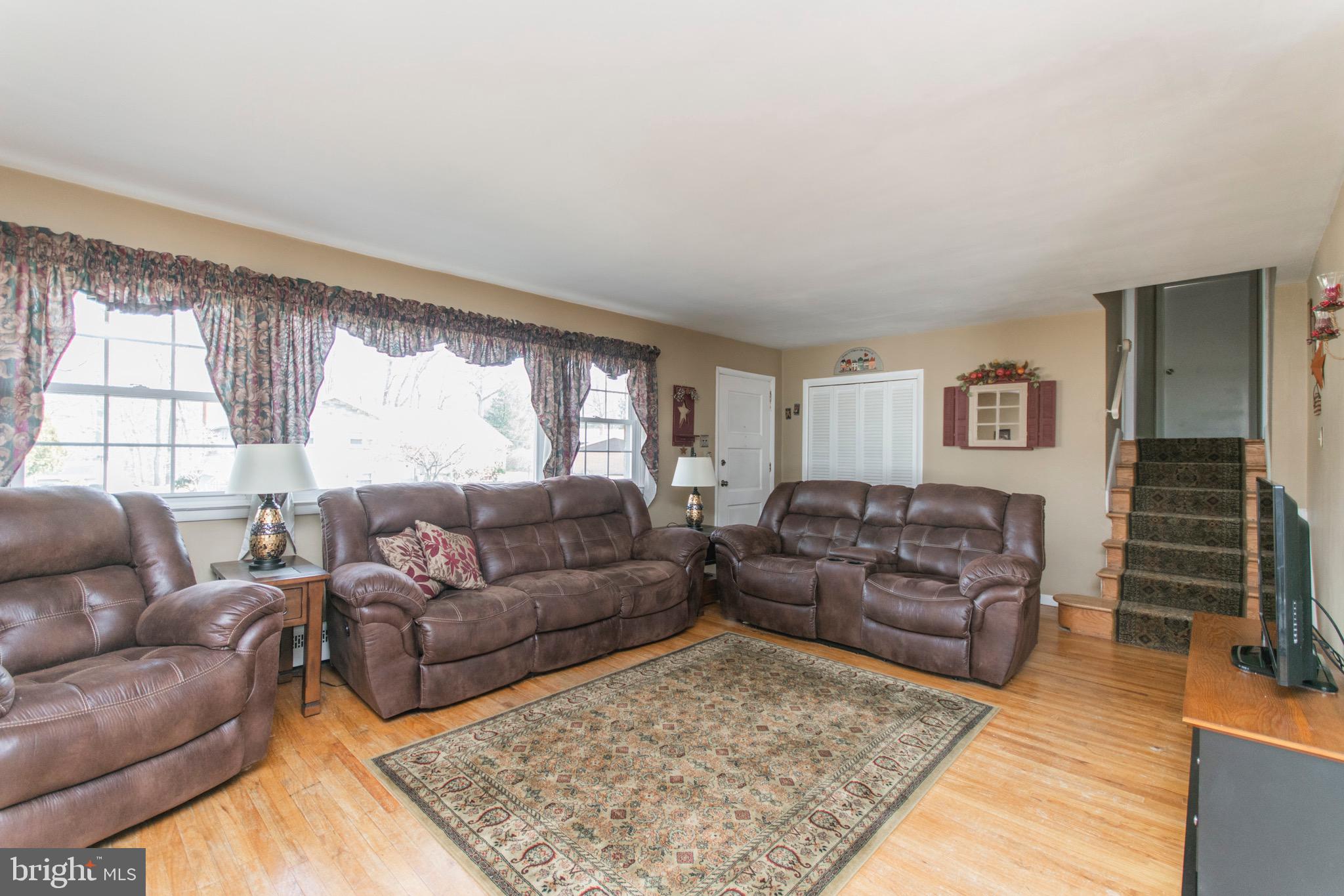 1074 Anna Road Huntingdon Valley, PA 19006 - Photo 7 of 35