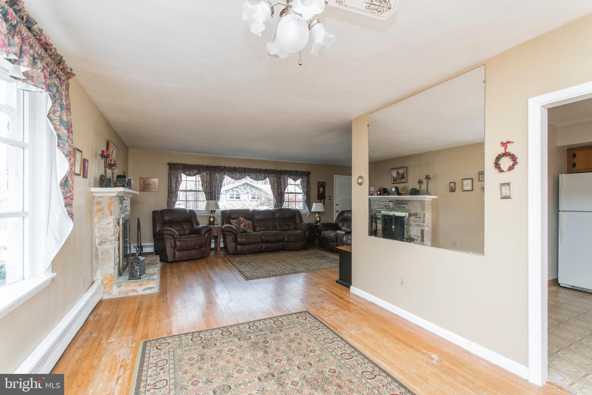 1074 Anna Road Huntingdon Valley, PA 19006 - Photo 9 of 35