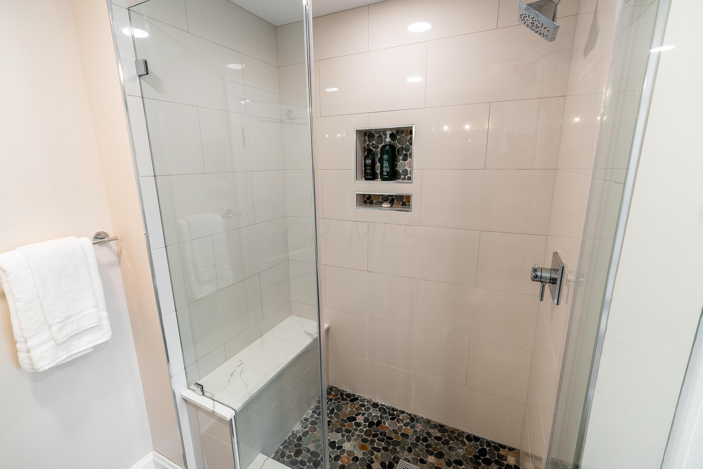 54 Winthrop Road Columbus, OH 43214 - Photo 21 of 44 Full bath