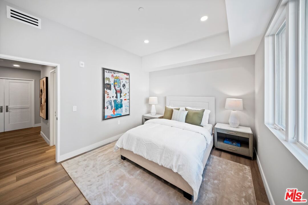 160 North La Peer Drive, Unit 202 Beverly Hills, CA 90211 - Photo 11 of 22