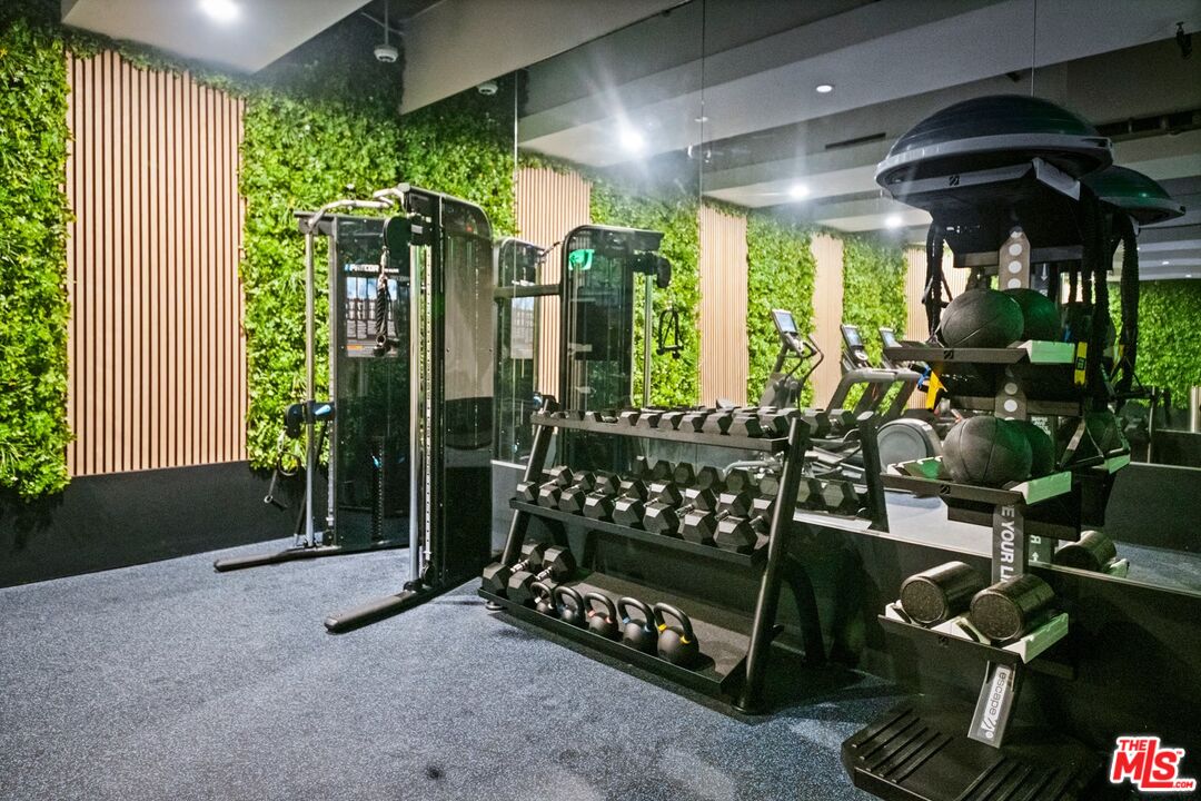 160 North La Peer Drive, Unit 202 Beverly Hills, CA 90211 - Photo 15 of 22