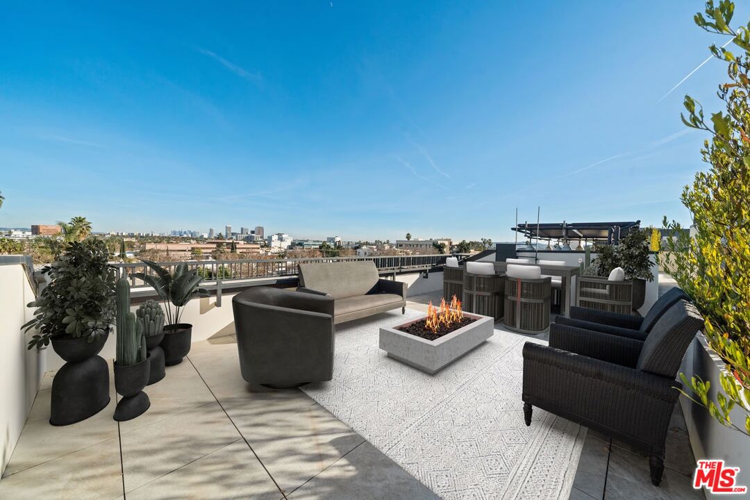 160 North La Peer Drive, Unit 202 Beverly Hills, CA 90211 - Photo 19 of 22