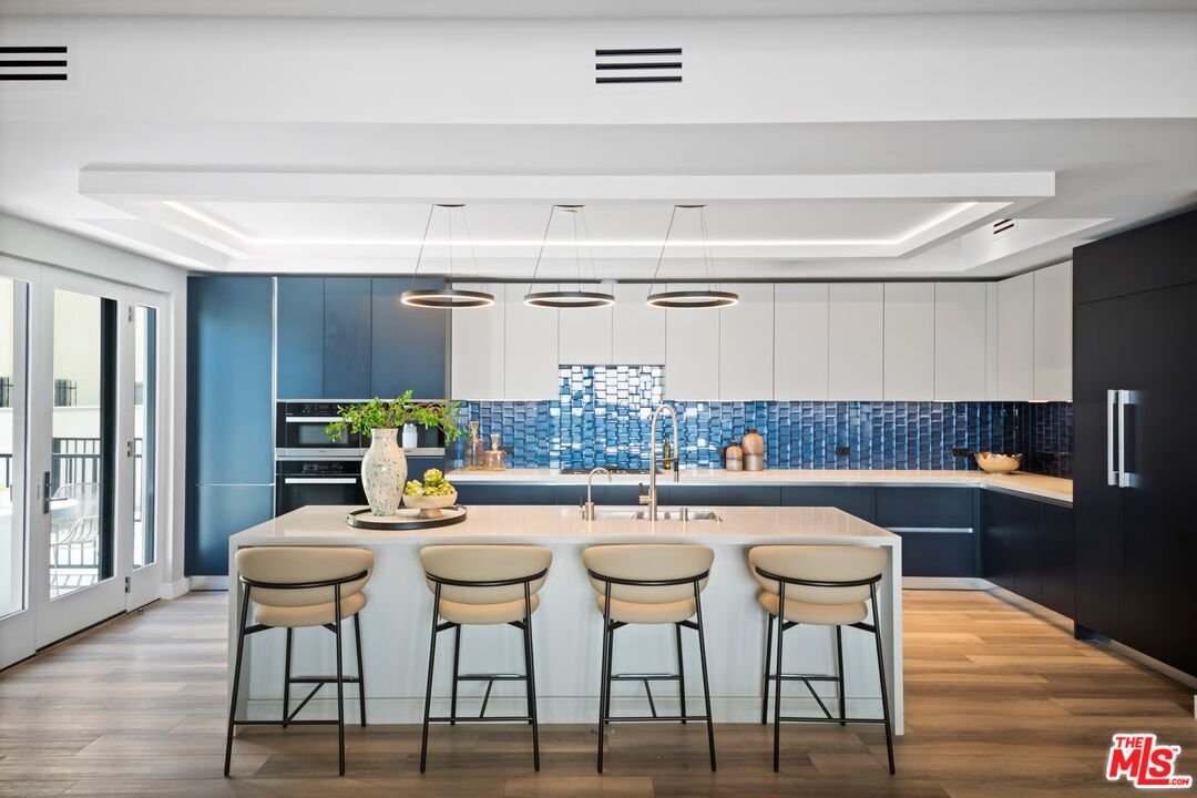 160 North La Peer Drive, Unit 202 Beverly Hills, CA 90211 - Photo 4 of 22