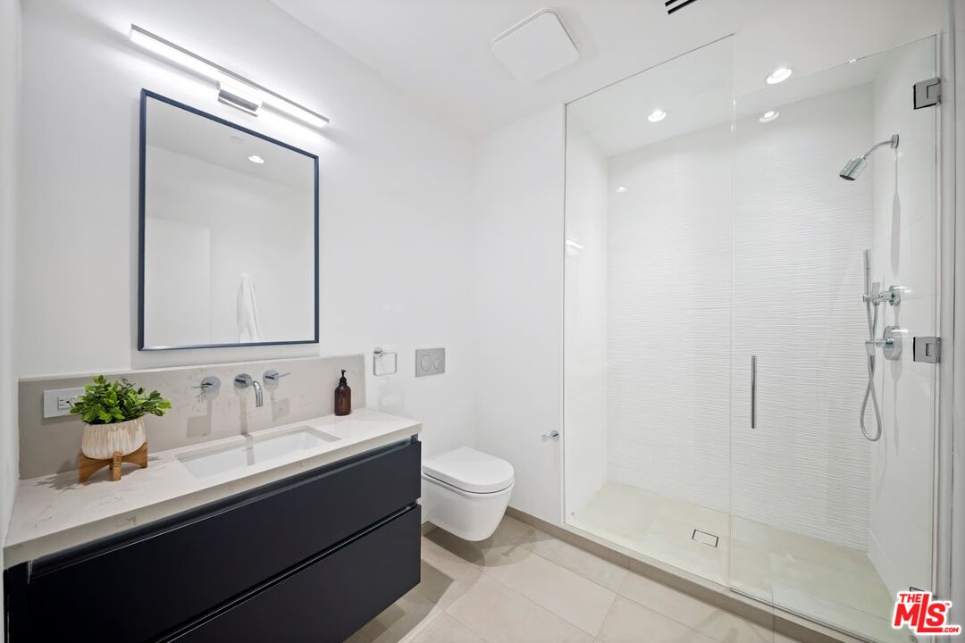 160 North La Peer Drive, Unit 202 Beverly Hills, CA 90211 - Photo 8 of 22