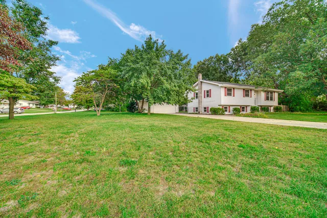 $329,650 | 10447 North 477 East, Demotte, IN 46310